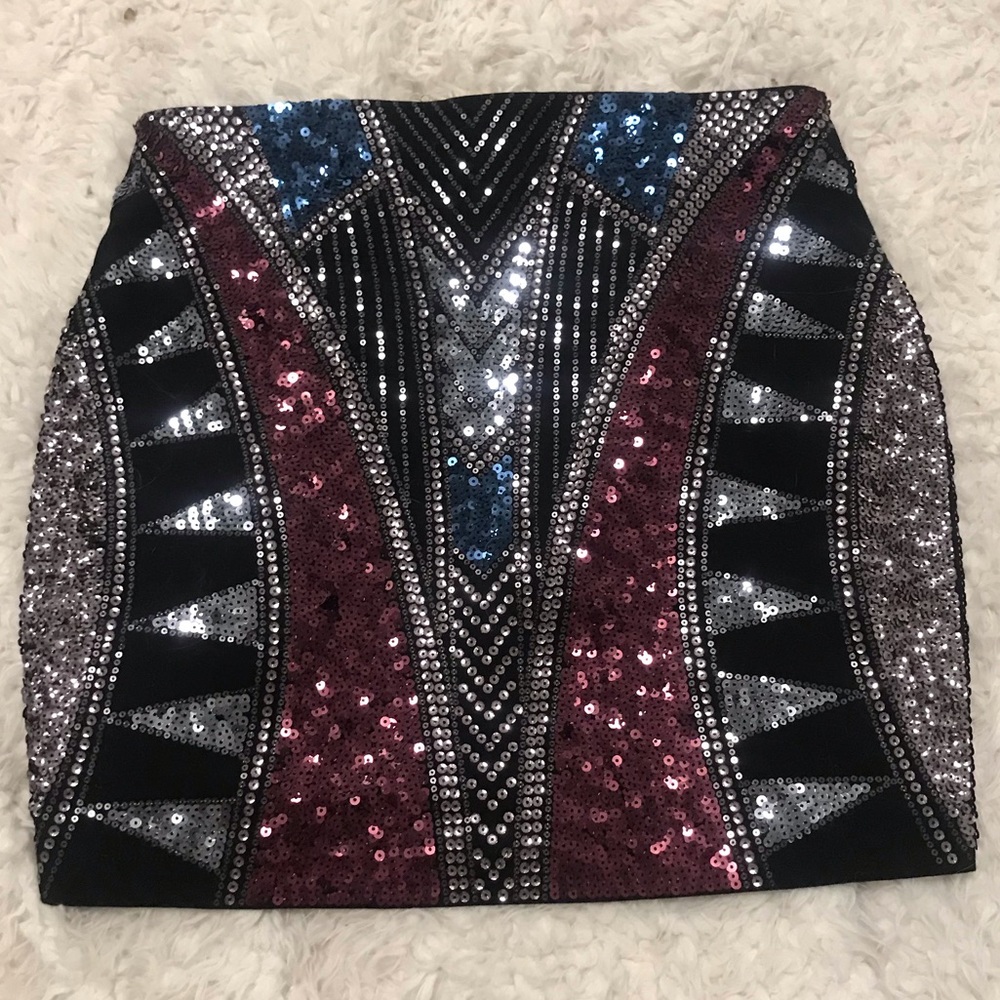Women’s Express Mini Skirt Black & Burgundy Sequin Mini Skirt Size Small NWT